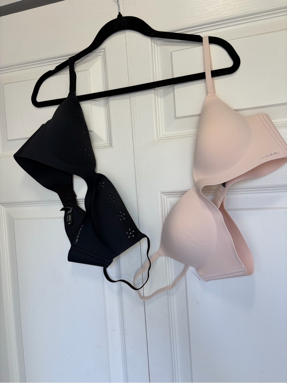 Tahari Black & Light Pink Seamless Molded Bras Duo NWOT two bra bundle